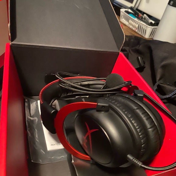 HyperX cloud 2's wired for PS4/PC. NWB - Picture 2 of 4